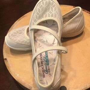 ladies Classic fit cooled memory foam shoes